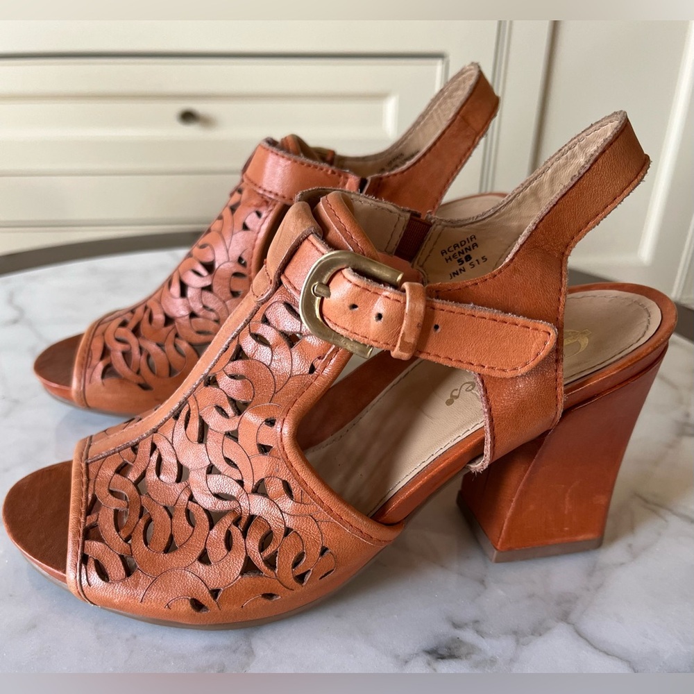 Earthies rusty brown open toe leather sandals 3” heel. Barely worn. Sz 5